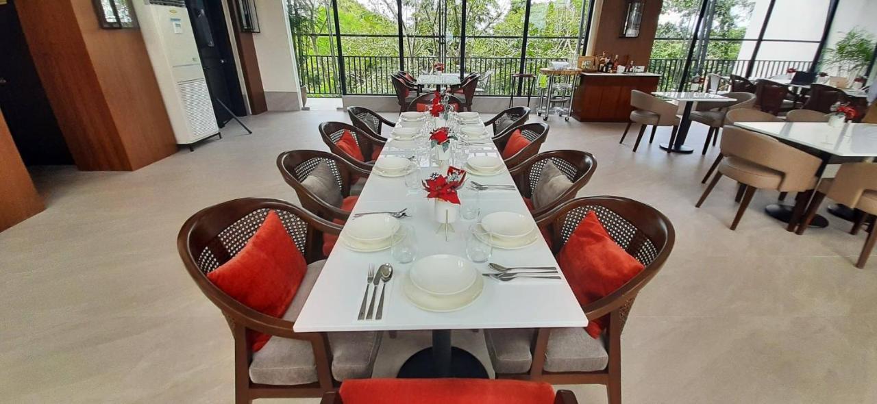 タガイタイ Girasol Tagaytay Bed & Breakfast エクステリア 写真