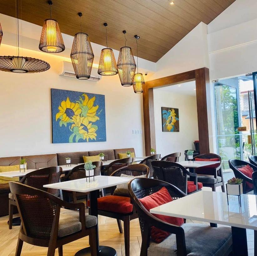 タガイタイ Girasol Tagaytay Bed & Breakfast エクステリア 写真