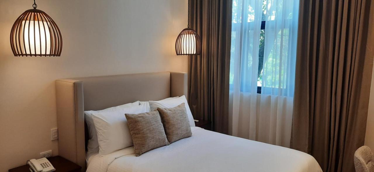 タガイタイ Girasol Tagaytay Bed & Breakfast エクステリア 写真
