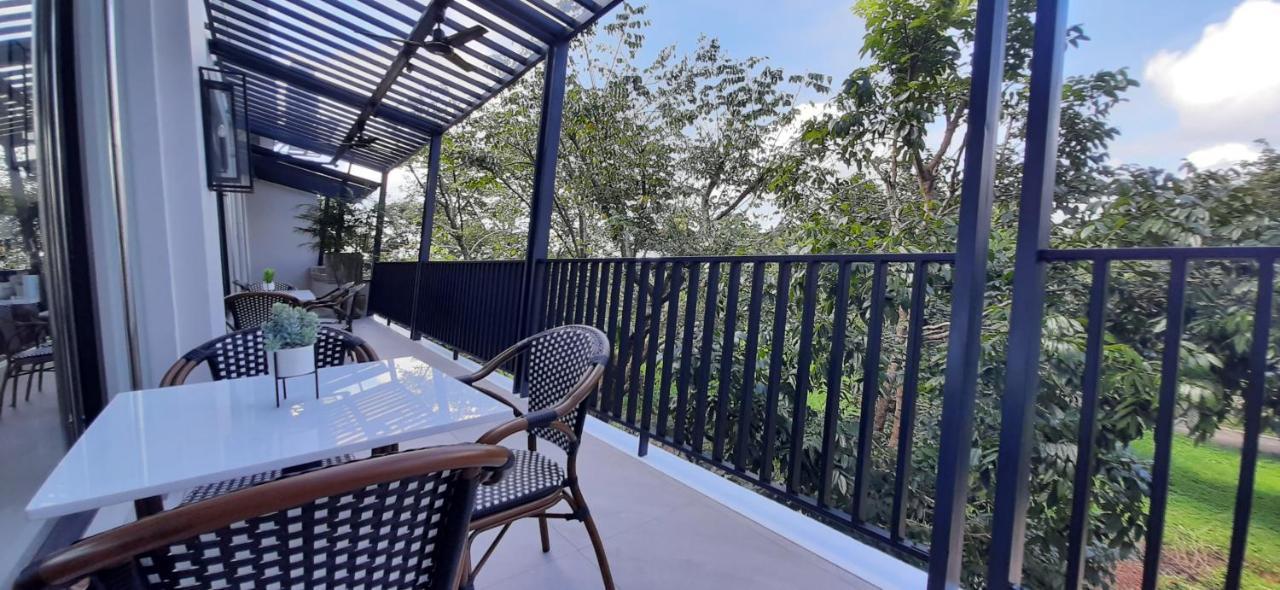 タガイタイ Girasol Tagaytay Bed & Breakfast エクステリア 写真